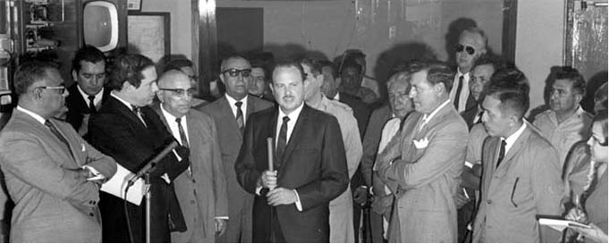 Al centro, Andrés García Laví. A su derecha, con un pañuelo blanco en la solapa, Rómulo O'Farrill Jr. Foto: Grupo Sipse.